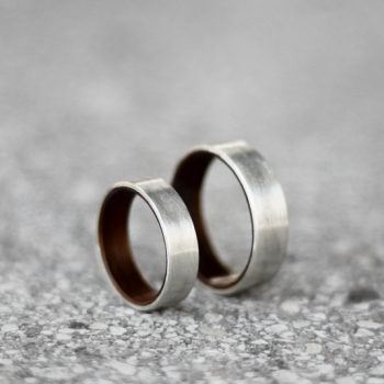 lesen prstan s kovino